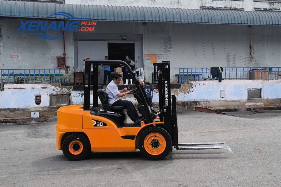 Xe nâng dầu 3 tấn Hangcha có thiết kế nhỏ gọn, phù hợp với doanh nghiệp có kho bãi quy mô vừa