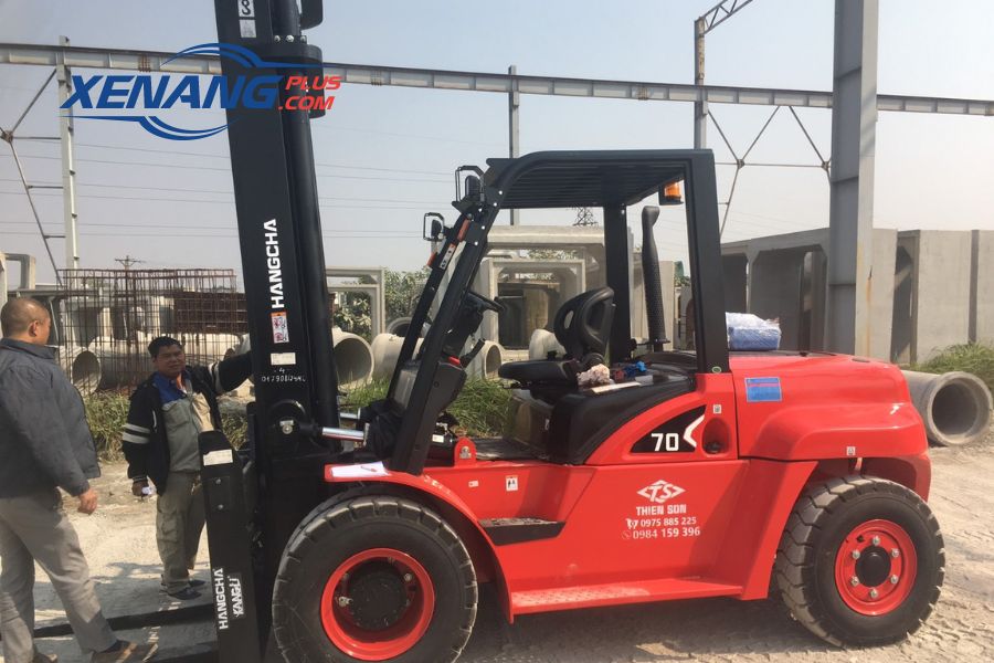 Xe nâng dầu 7 tấn Hangcha có khả năng nâng hạ hàng hóa siêu nặng với độ cao ấn tượng.
