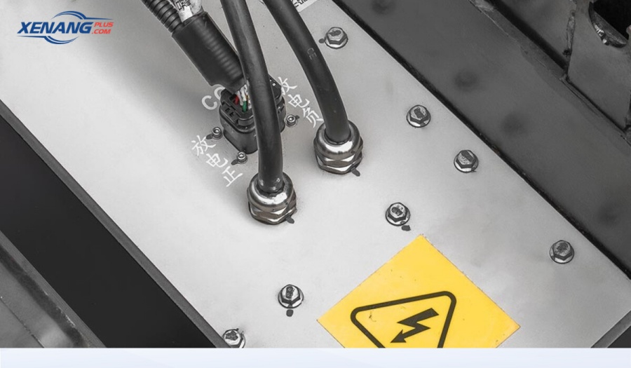 Xe được trang bị pin lithium-ion cung cấp nguồn năng lượng cho toàn bộ hệ thống